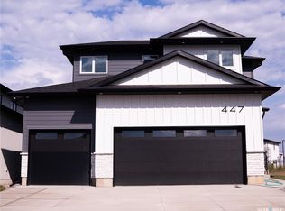 447 Woolf Bnd, Saskatoon, SK S7W1E4