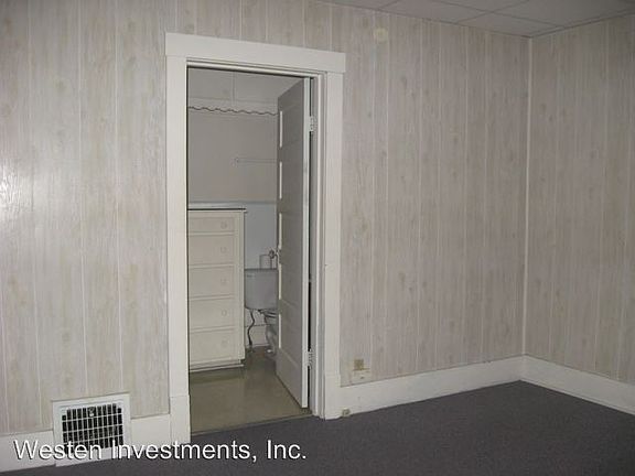 5th image of 209 Chandler Blvd APT 2