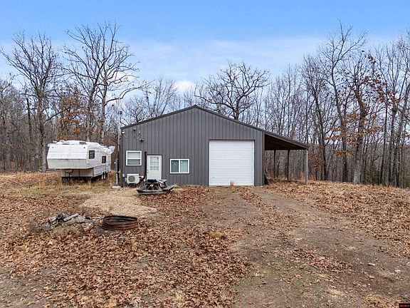 3rd image of 843 Hugh Ln