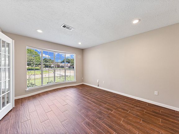 5th image of 3042 Pecan Point Dr