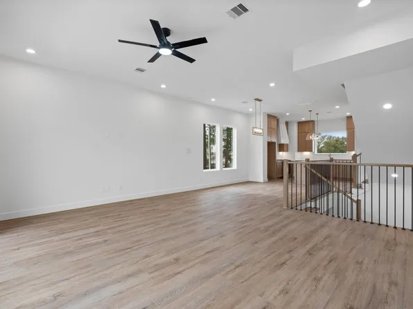 826 Curtin St #G, Houston, TX 77018