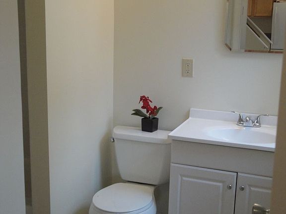 3rd image of 4111 Estermarie Dr
