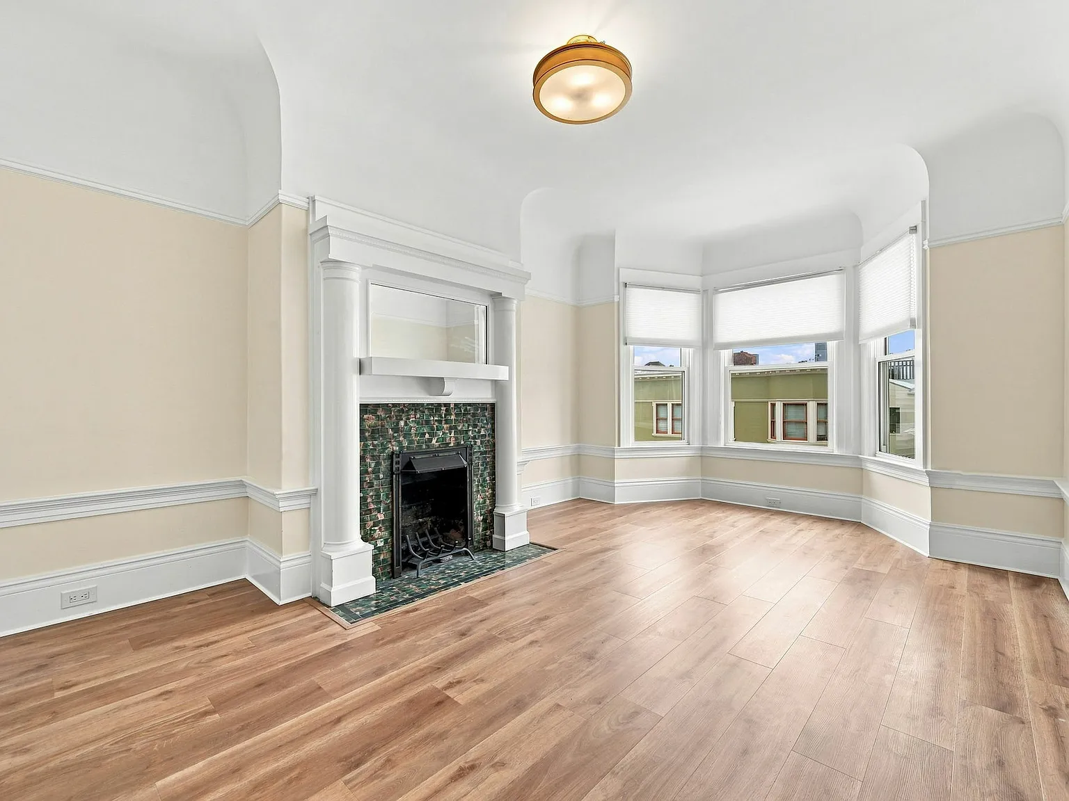 Elegant, Large Polk & Union Flat 3bd 2ba + Garage Parking — Photo 1