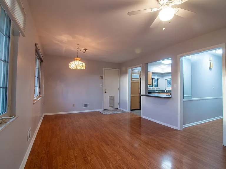 2861 Wellesley Dr — Photo 10