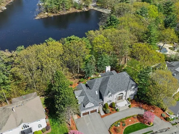 29 Hammersmith Dr, Saugus, MA 01906