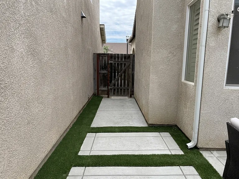 4094 W Fig Tree Ln — Photo 24