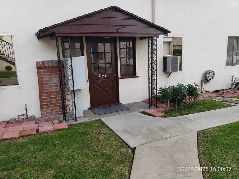 844 Carillo Dr #A — Photo 1