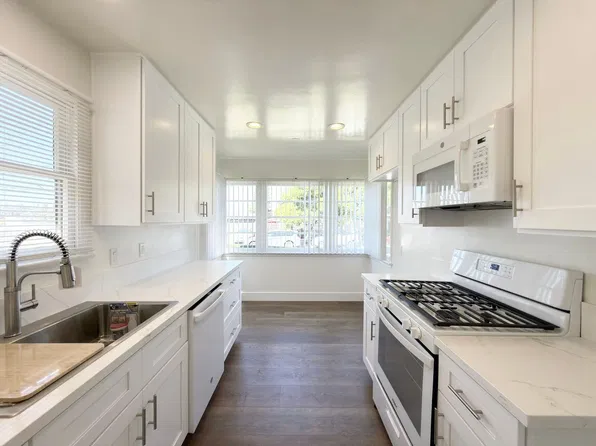 127 E Connecticut Ave APT A, Vista, CA 92084