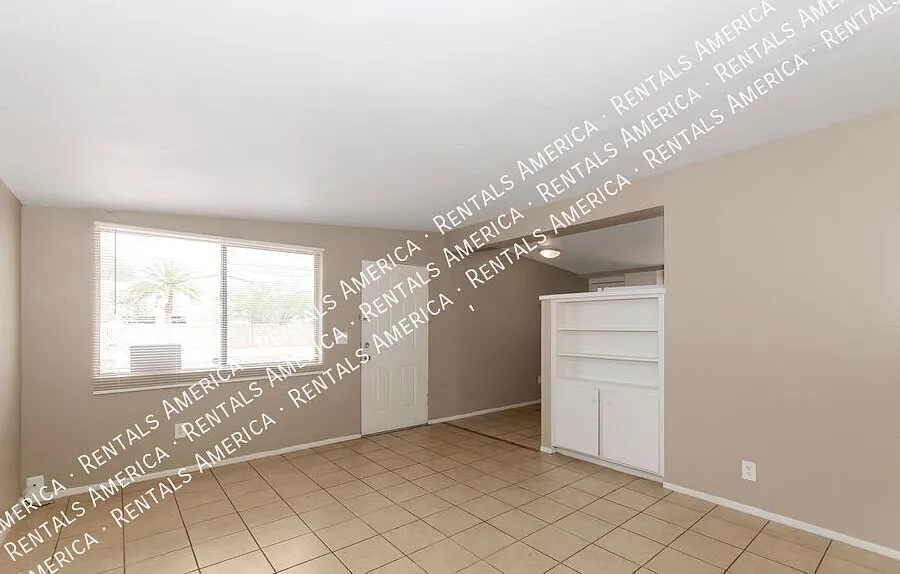 2 Bed 1 Bath Duplex-Amphi Neighborhood — Photo 4