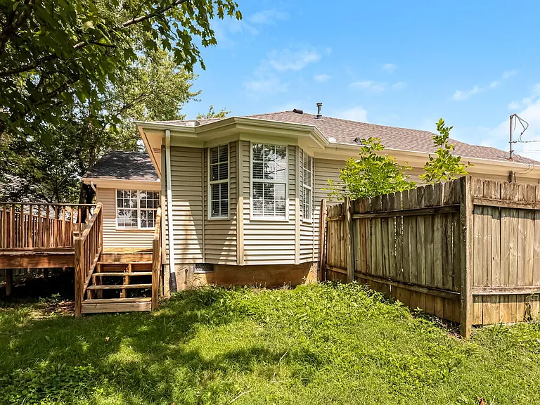 1610 Cedar Tree Ln — Photo 16