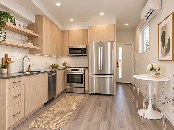 4th image of 9212 Roosevelt Way NE #D