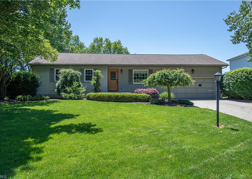 1st image of 447 Garden View Dr