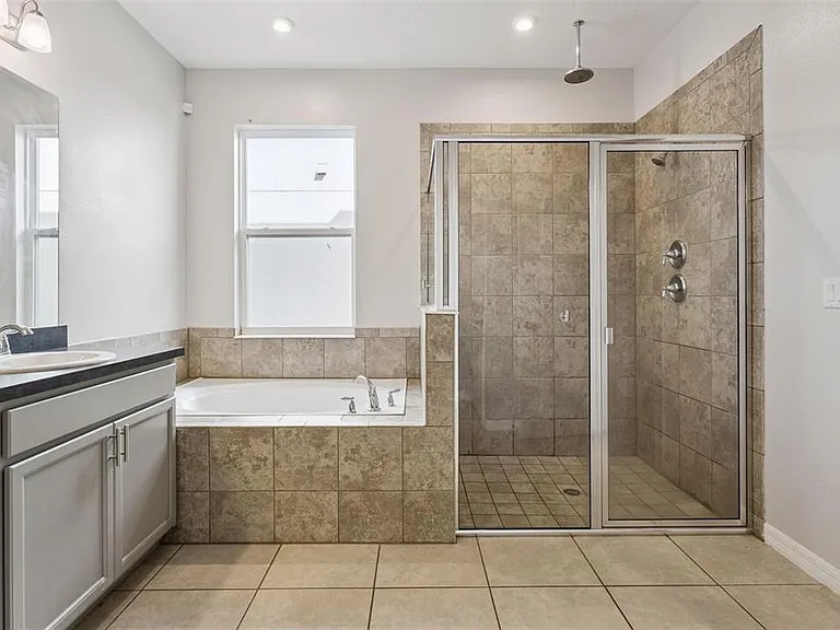 1111 Lone Palm Way — Photo 33