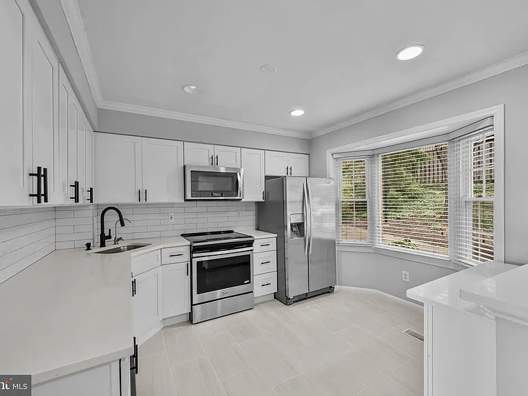 2035 S Glebe Rd — Photo 9
