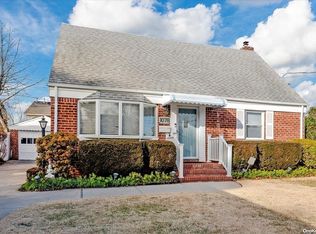 1078 North Dr, Merrick, NY 11566