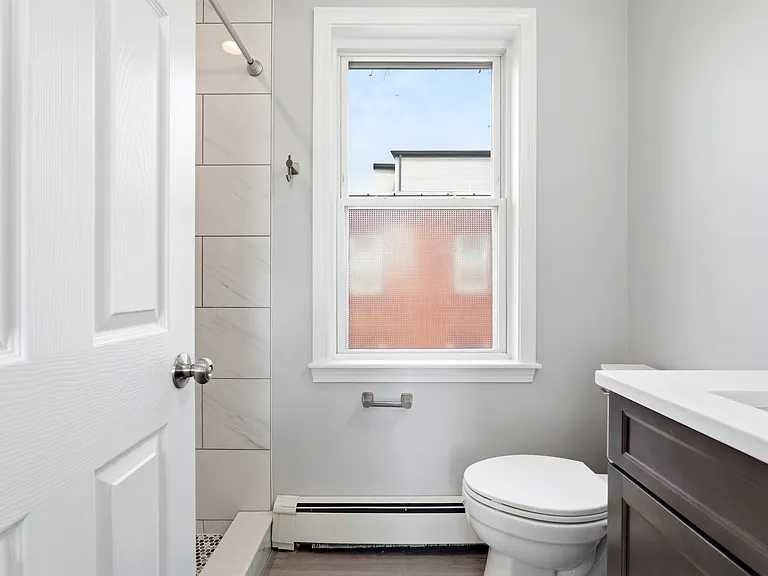 250-252 Main St #3R — Photo 16