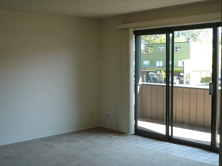 431 W 13th Ave — Photo 5