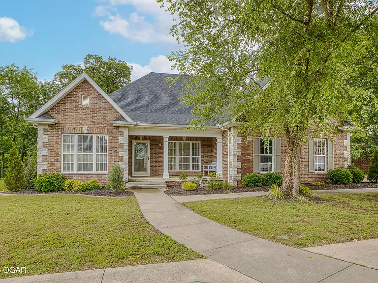 2813 Waters Edge Blvd — Photo 1