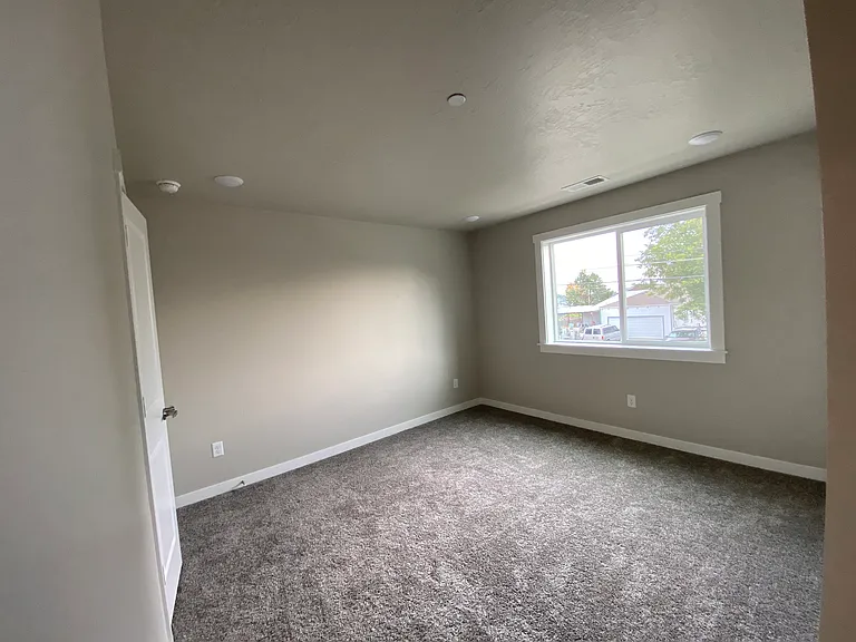 3710 S 10th Ave — Photo 12
