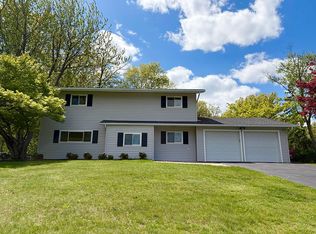 2 Brenda Ln, Bardonia, NY 10954