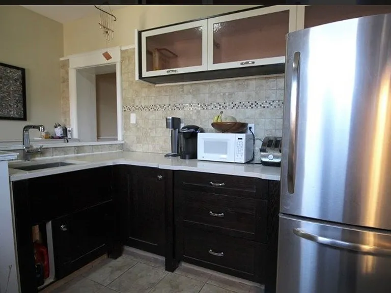 8 Boon Ave #MAIN — Photo 1