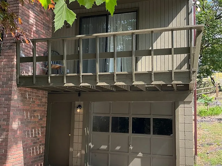 446 Crosby Dr — Photo 3