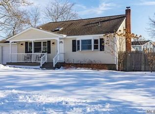 3 Gregory Dr, Ronkonkoma, NY 11779