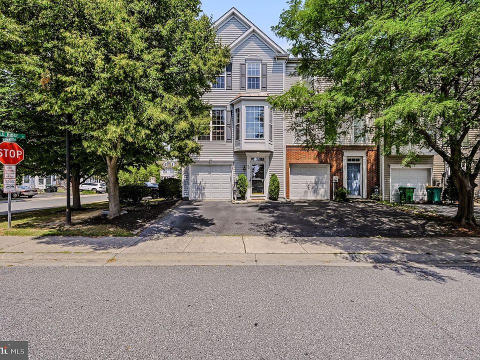 1st image of 32 Glennwood Dr