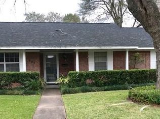 320 Swift St, Angleton, TX 77515