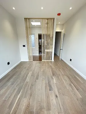 Rented by Bouklis Group | media 2