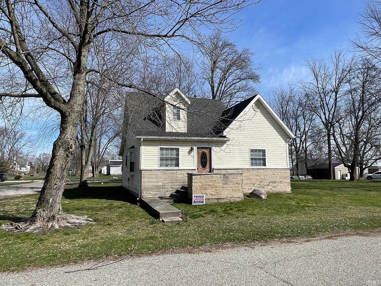 802 E Prairie St, Medaryville, IN 47957 MLS 202412658 Zillow