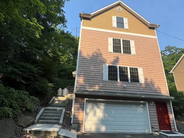 2 Reynolds Rd, Danbury, CT 06811