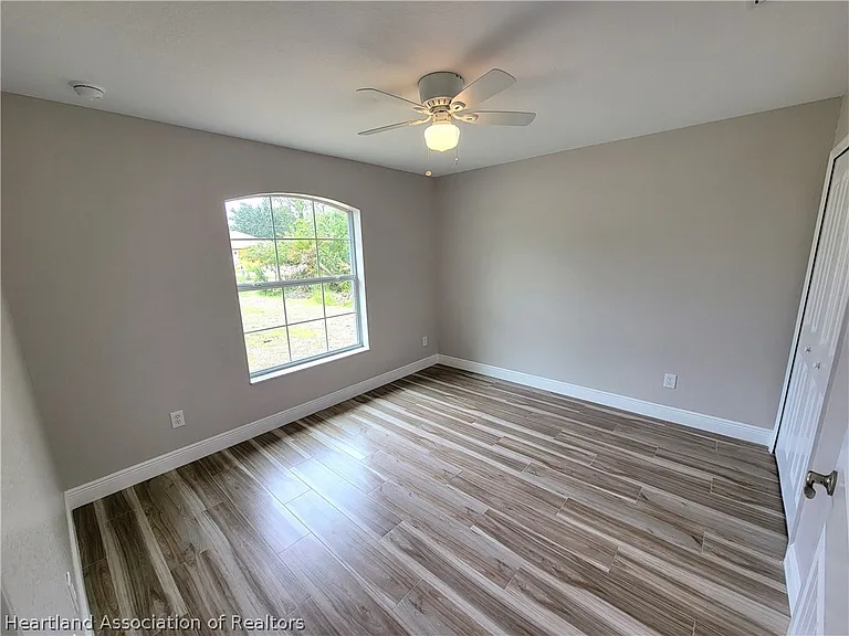 4410 Lake Haven Blvd — Photo 12