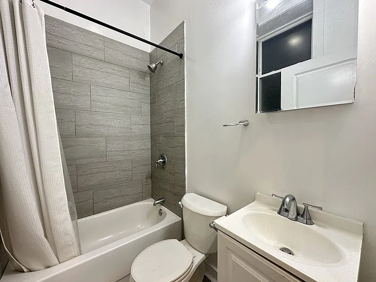 2944 W Montrose Ave #2 — Photo 19