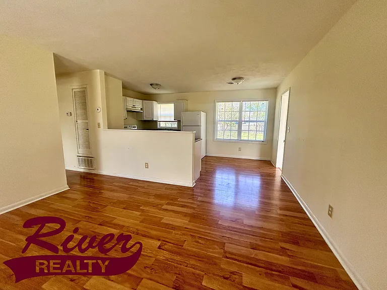 3211 Kevin Dr — Photo 4
