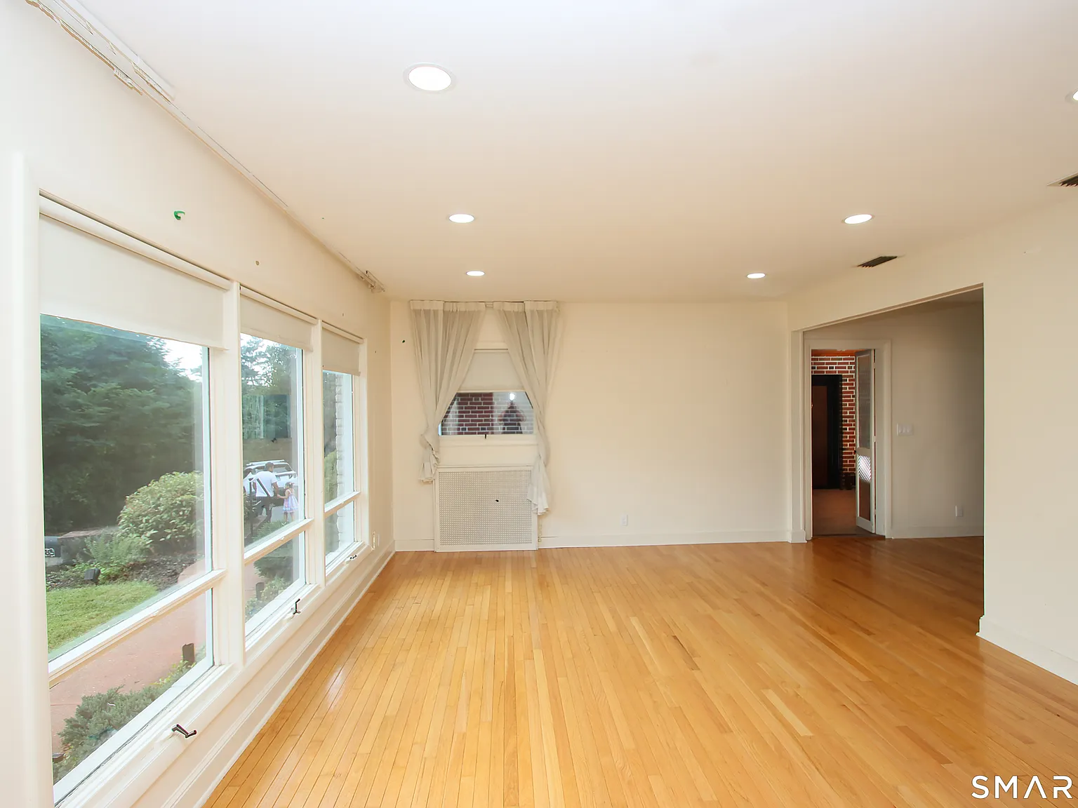 3 bed, 2.5 bath, 1996 sqft, $3,200 — Photo 2