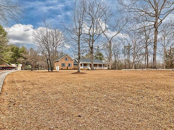 2nd image of 821 Old Lexington Rd