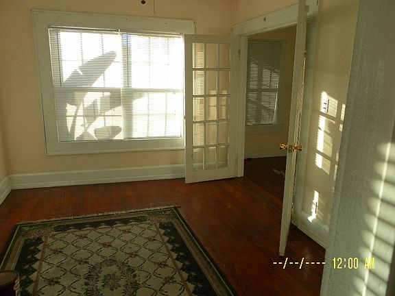 2nd image of 923 40th St N