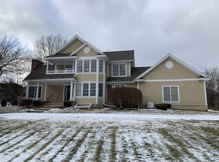 16 Overlook Dr, Queensbury, NY 12804