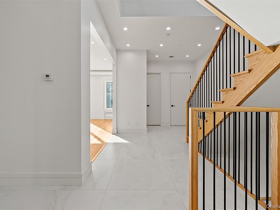 3rd image of 110 Fairview Avenue #201