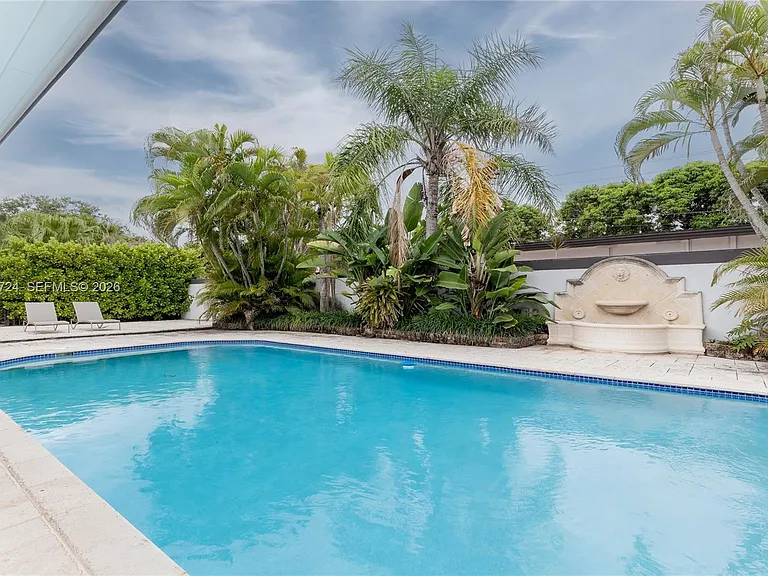 7300 SW 77th Ave — Photo 43