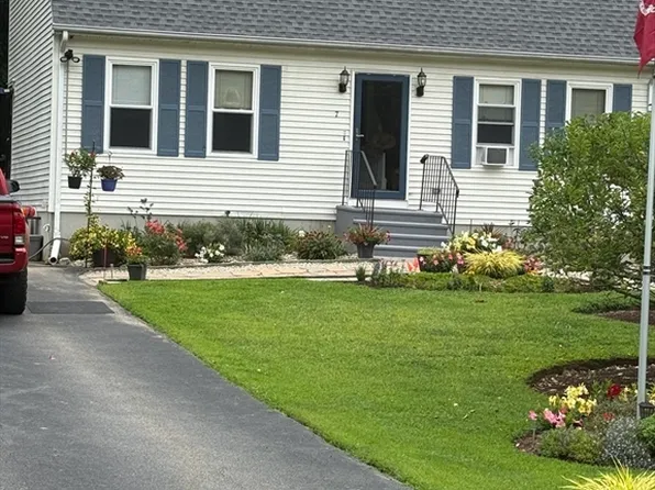 7 Pilgrim Ct, Douglas, MA 01516