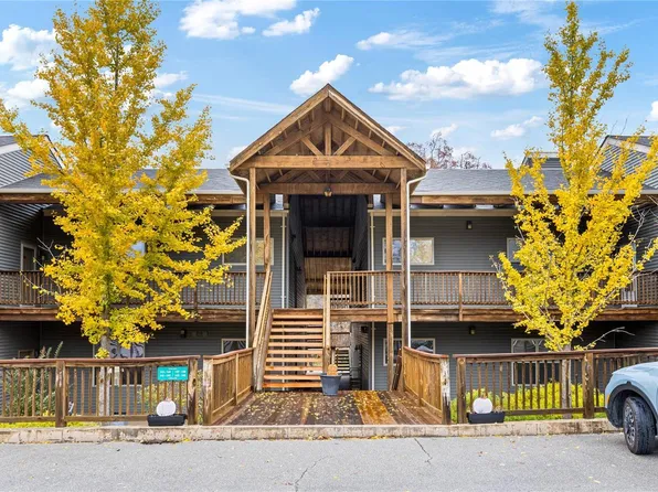 145 Geneva Cove Dr, Innsbrook, MO 63390