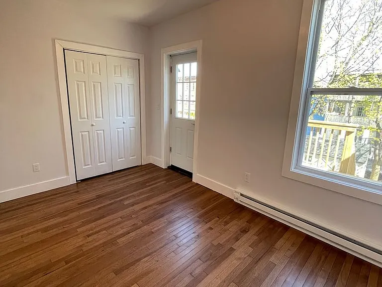 88 Courtney Ave. — Photo 8