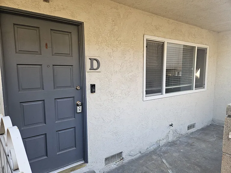 1906 Rockefeller Ln #D — Photo 13