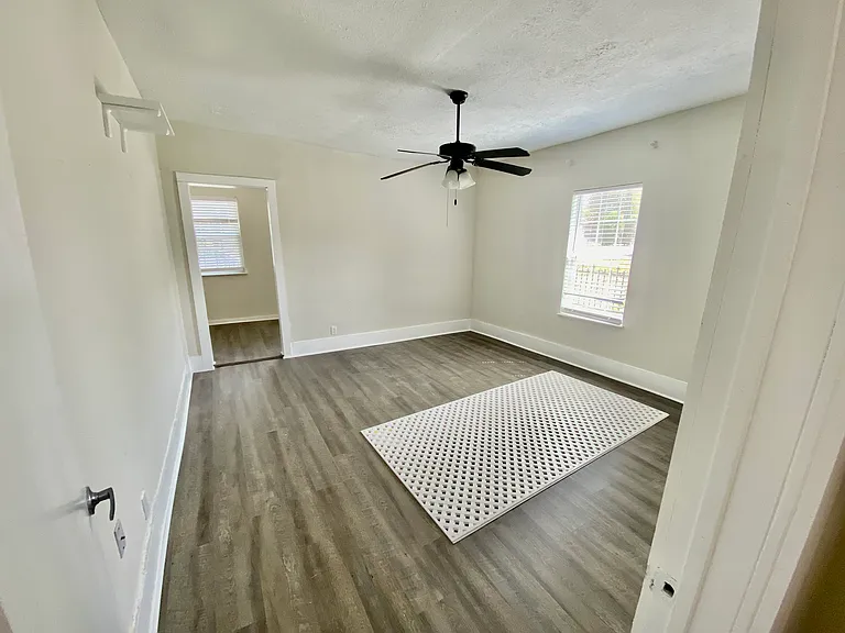 615 Parkview Ave #1 — Photo 8