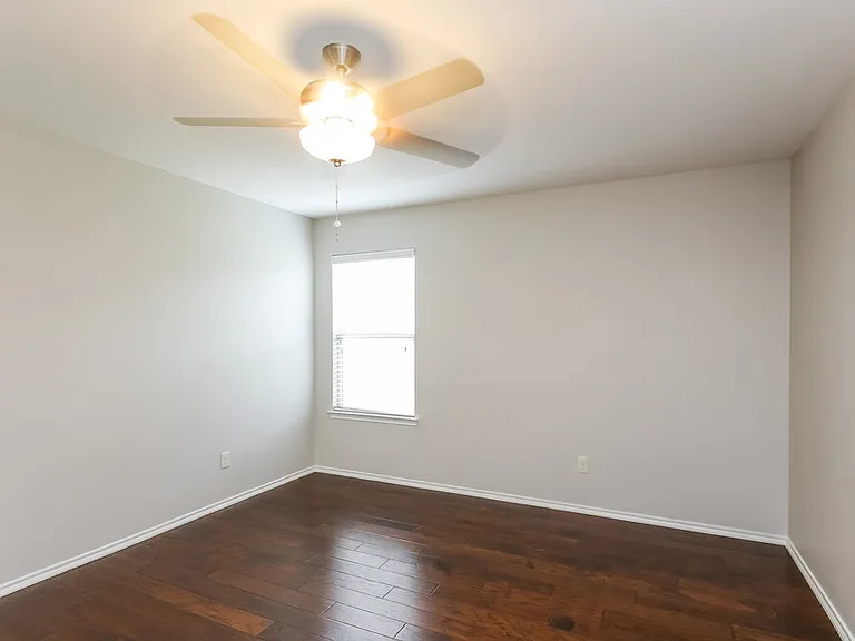 2116 Meadow View Dr — Photo 13
