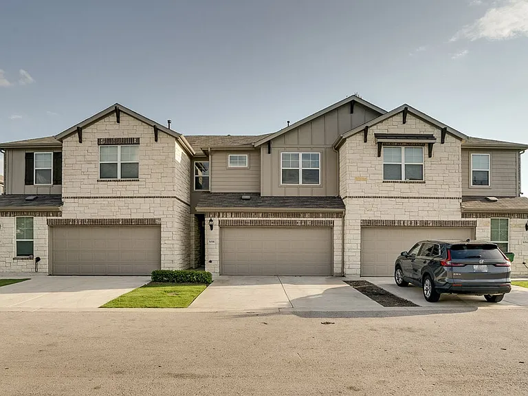 505 Pearly Eye Dr #B — Photo 1