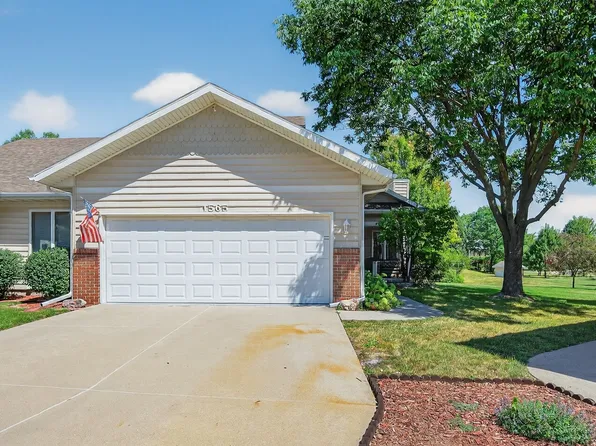 1565 Castlegar Ct, Pleasant Hill, IA 50327