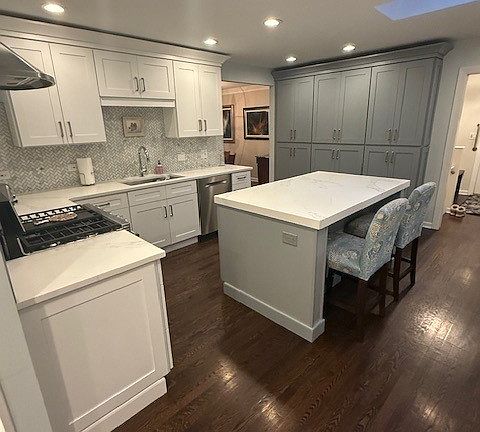 4th image of 2525 Greenwood Ave